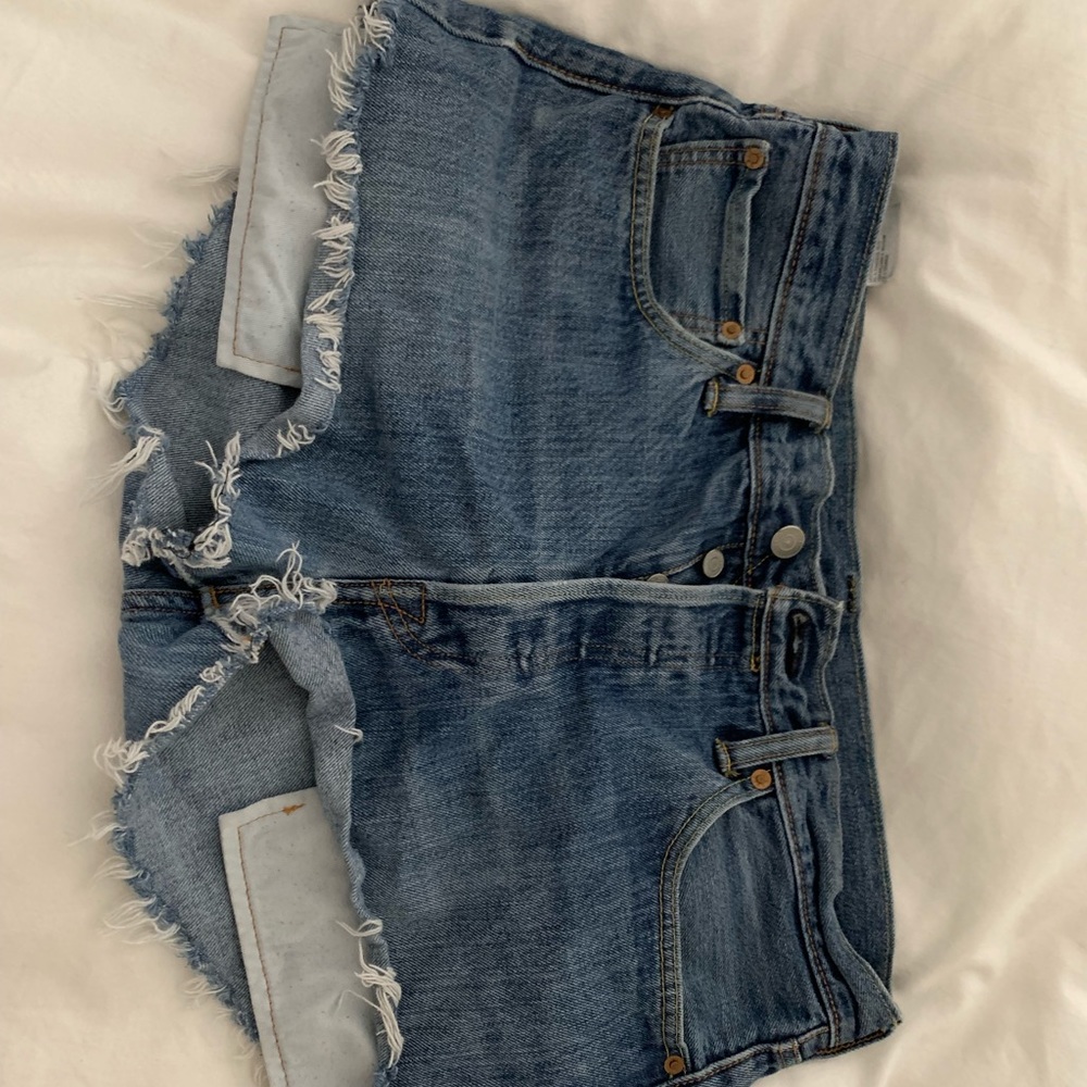 LEVIS 501 SHORT SHORTS SIZE 34